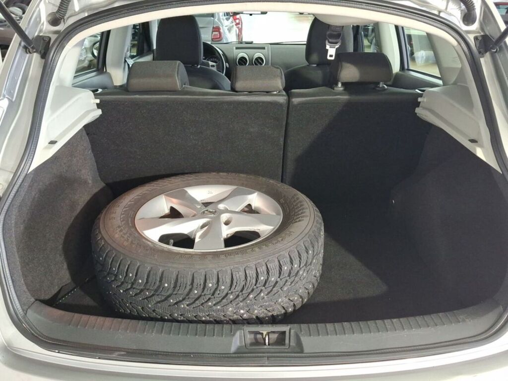 Nissan Qashqai 2012 Hopea
