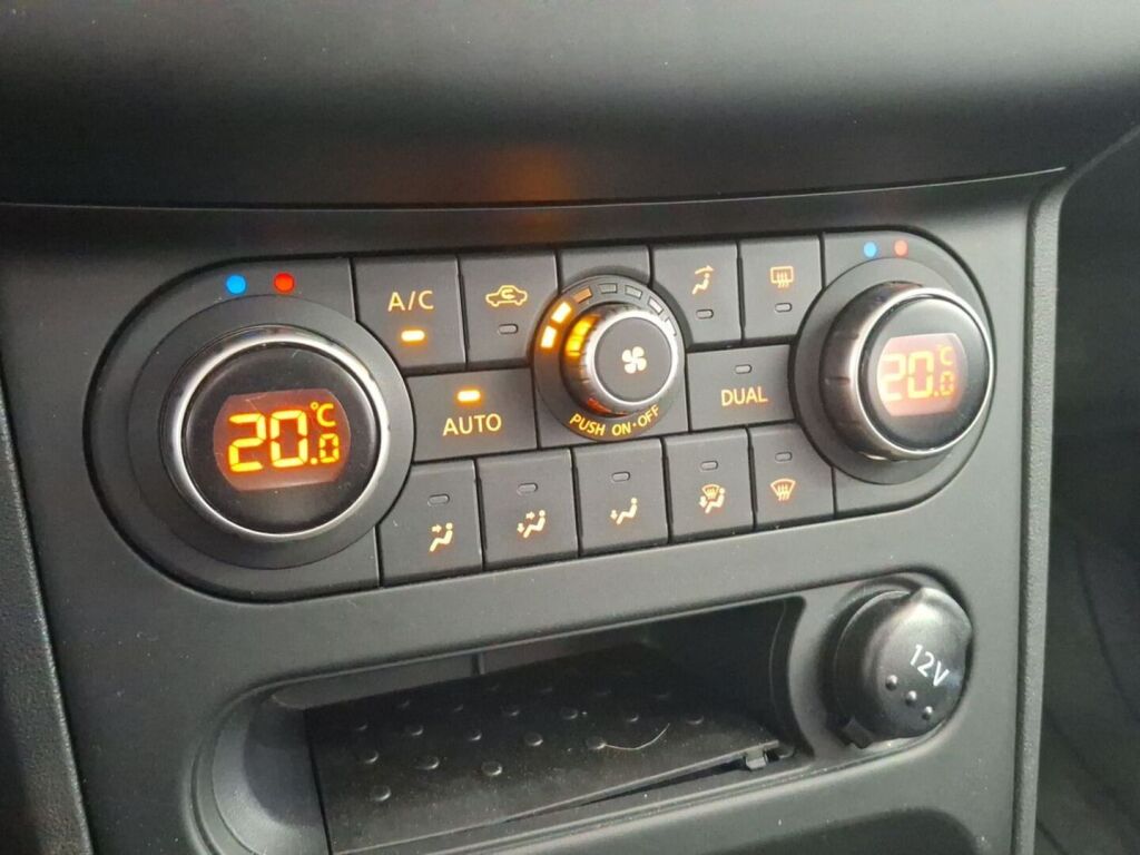 Nissan Qashqai 2012 Hopea