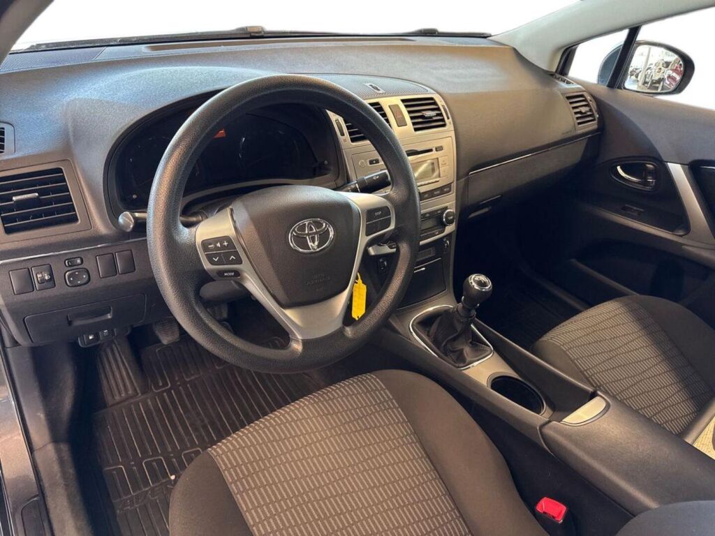 Toyota Avensis 2012 Harmaa