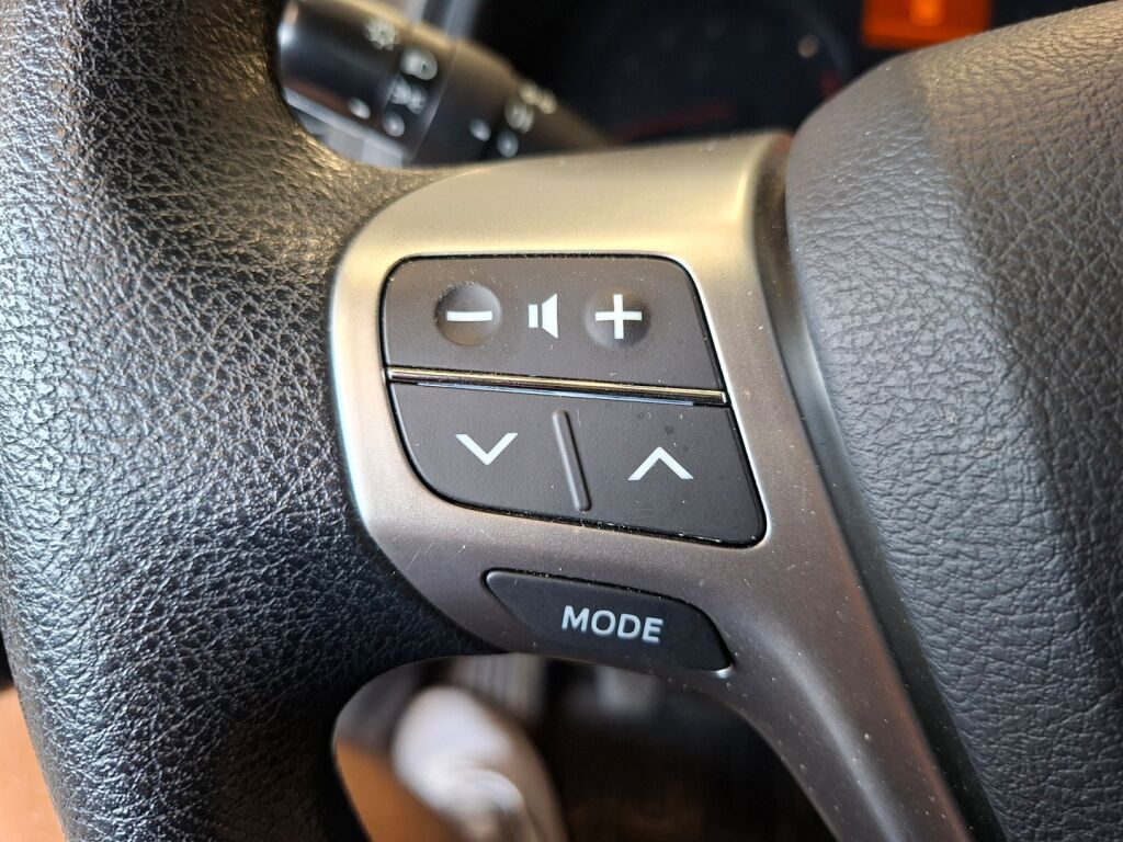 Toyota Avensis 2012 Harmaa