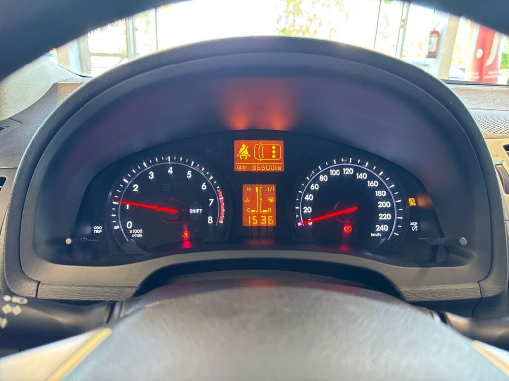 Toyota Avensis 2012 Harmaa