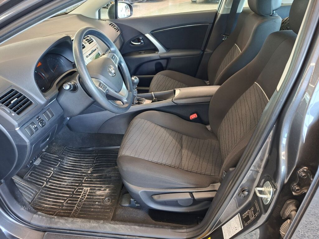Toyota Avensis 2012 Harmaa
