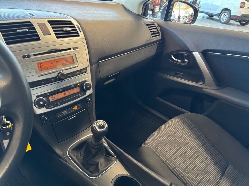 Toyota Avensis 2012 Harmaa