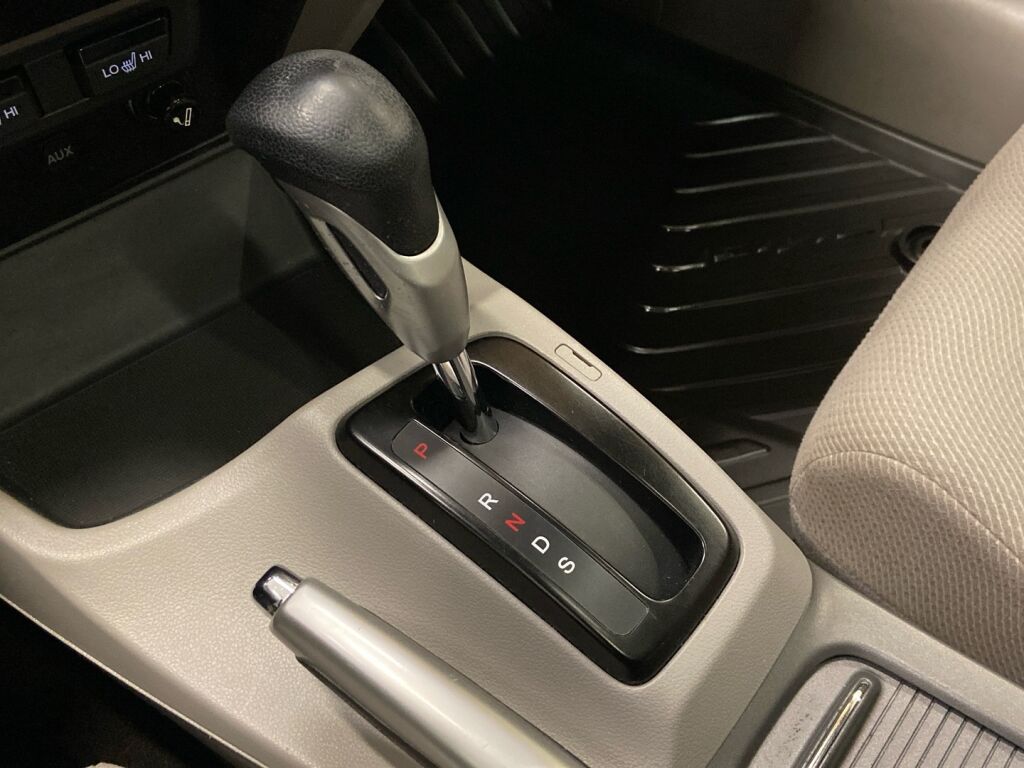 Honda Civic 2012 Ruskea (beige)