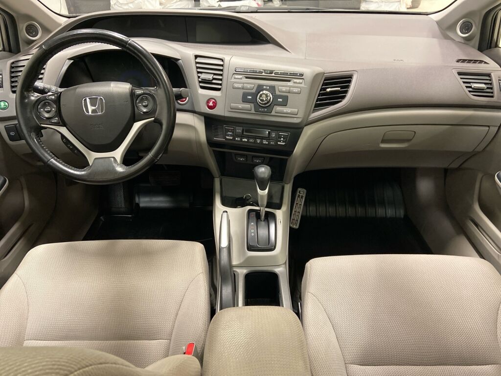 Honda Civic 2012 Ruskea (beige)