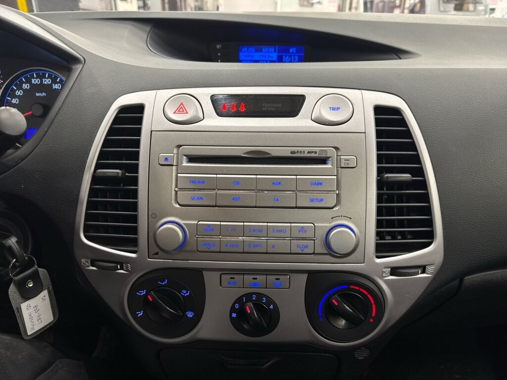 Hyundai i20 2012 Punainen