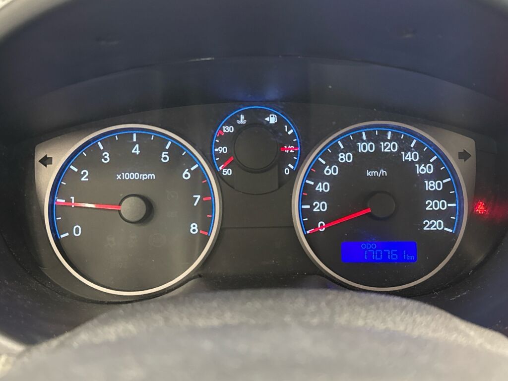 Hyundai i20 2012 Punainen