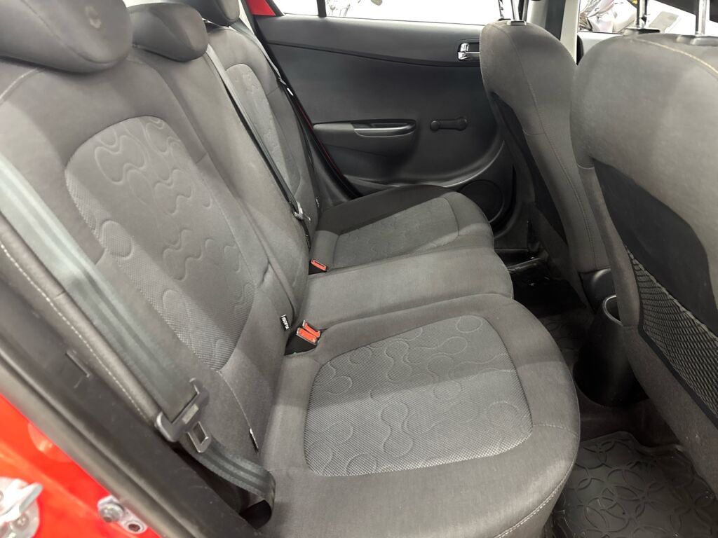 Hyundai i20 2012 Punainen