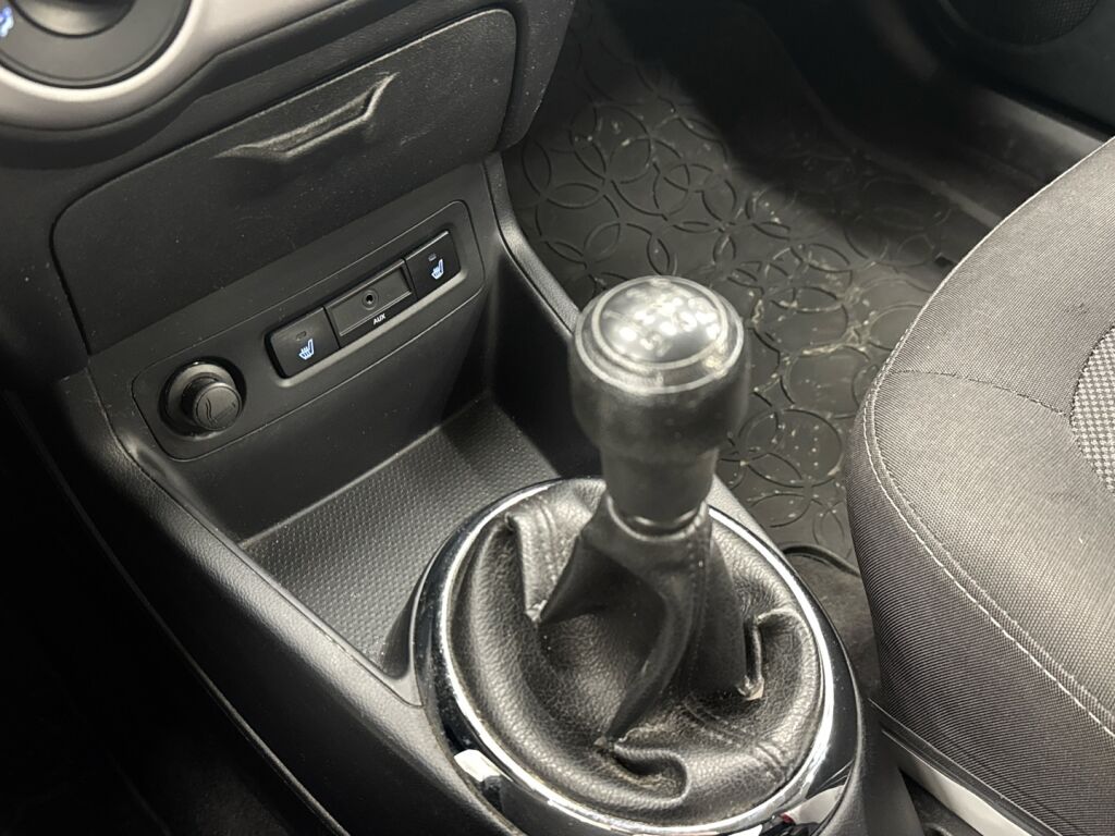 Hyundai i20 2012 Punainen