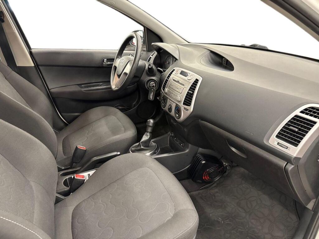 Hyundai i20 2012 Valkoinen