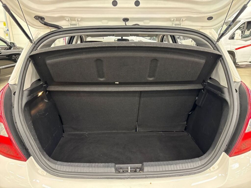 Hyundai i20 2012 Valkoinen