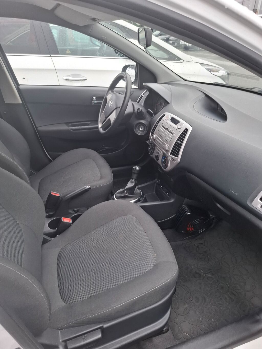 Hyundai i20 2012 Valkoinen