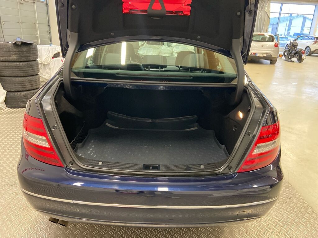 Mercedes-Benz C 2012 Sininen