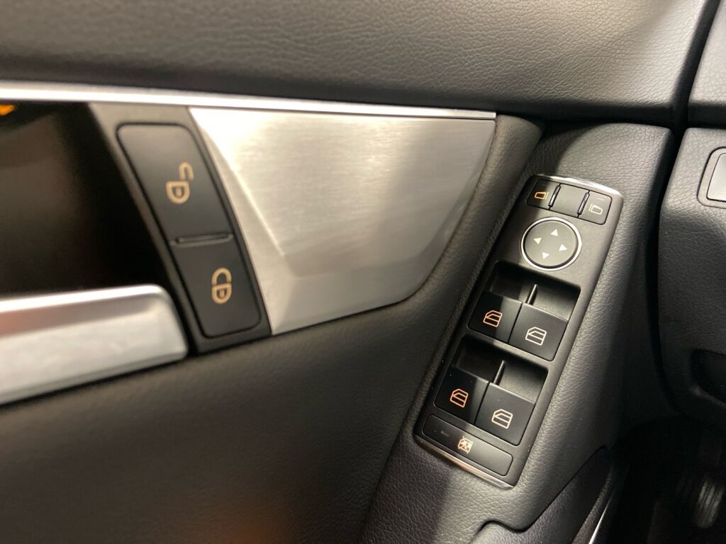 Mercedes-Benz C 2012 Sininen