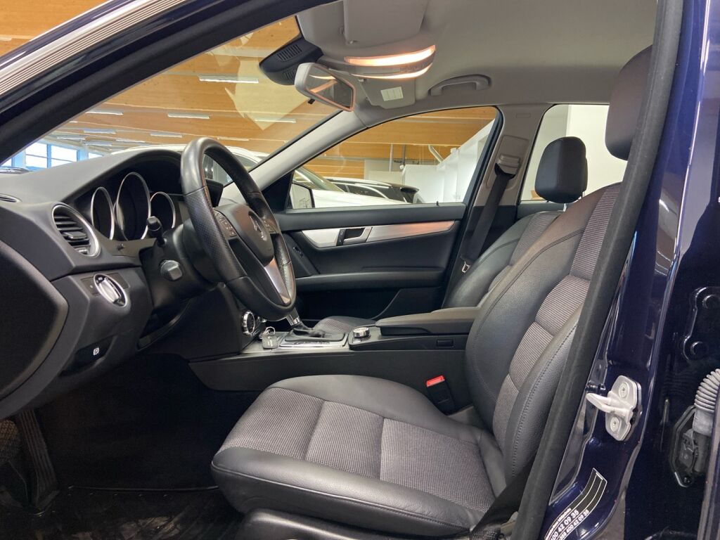 Mercedes-Benz C 2012 Sininen