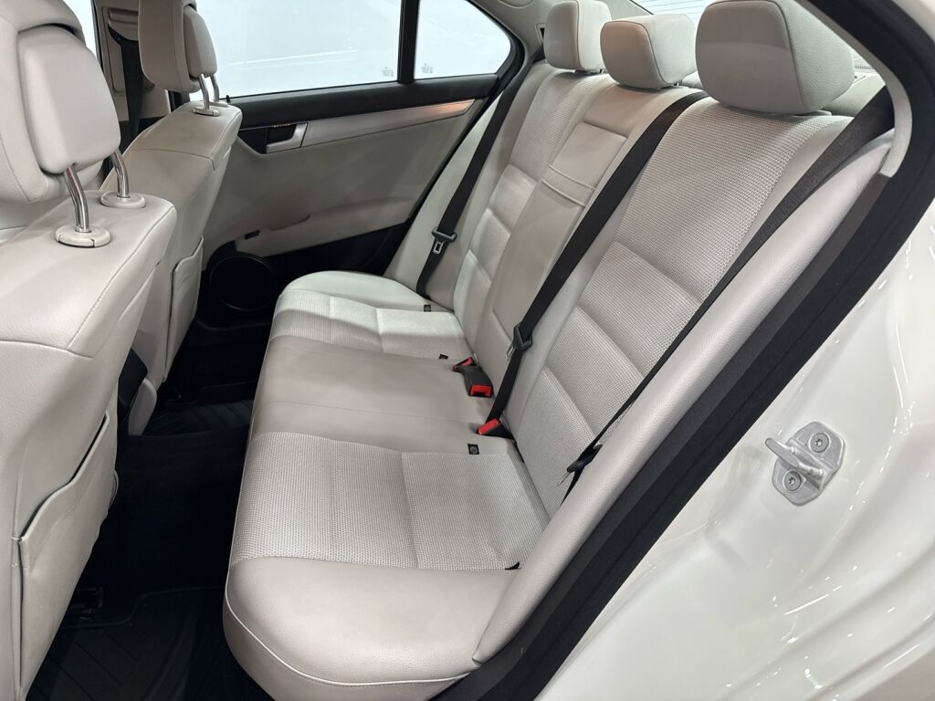 Mercedes-Benz C 2012 Valkoinen