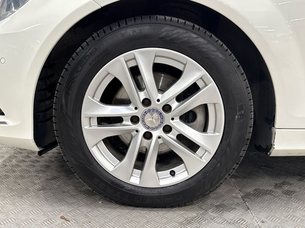 Mercedes-Benz C 2012 Valkoinen