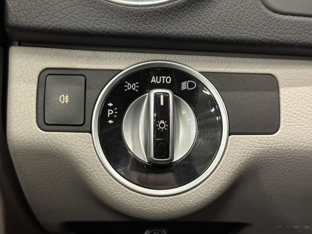 Mercedes-Benz C 2012 Valkoinen