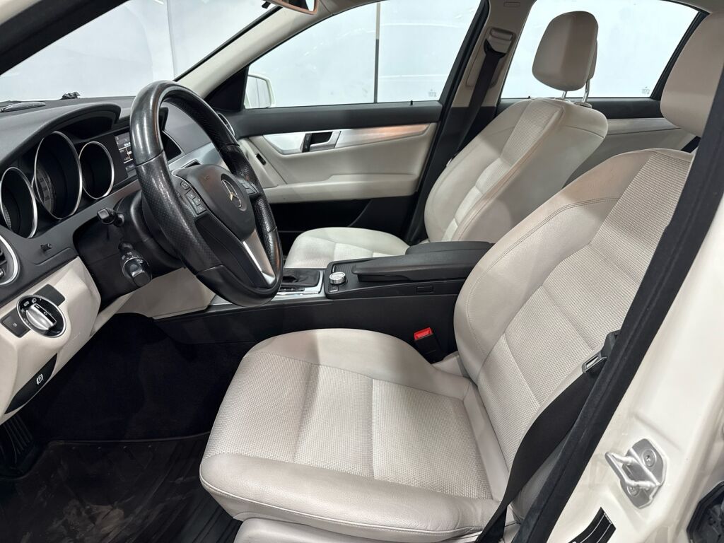 Mercedes-Benz C 2012 Valkoinen