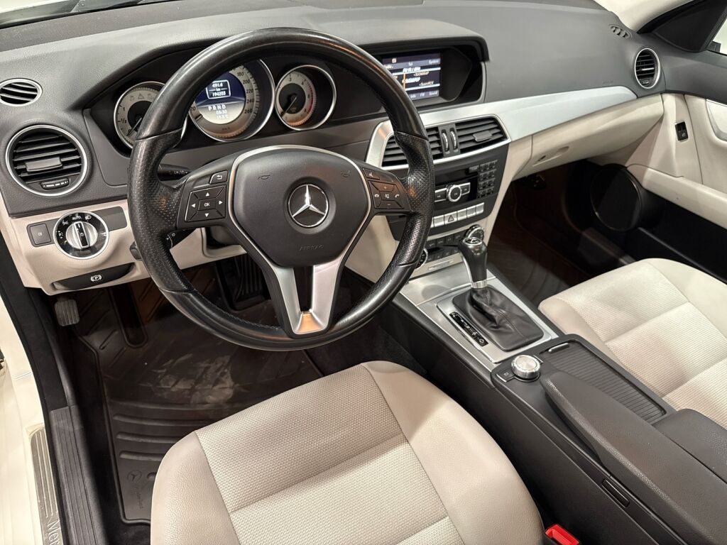 Mercedes-Benz C 2012 Valkoinen