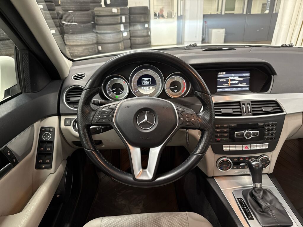 Mercedes-Benz C 2012 Valkoinen
