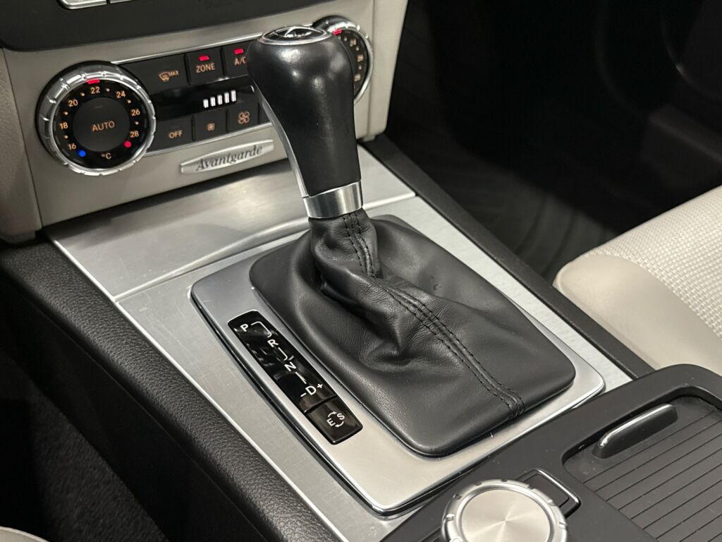 Mercedes-Benz C 2012 Valkoinen