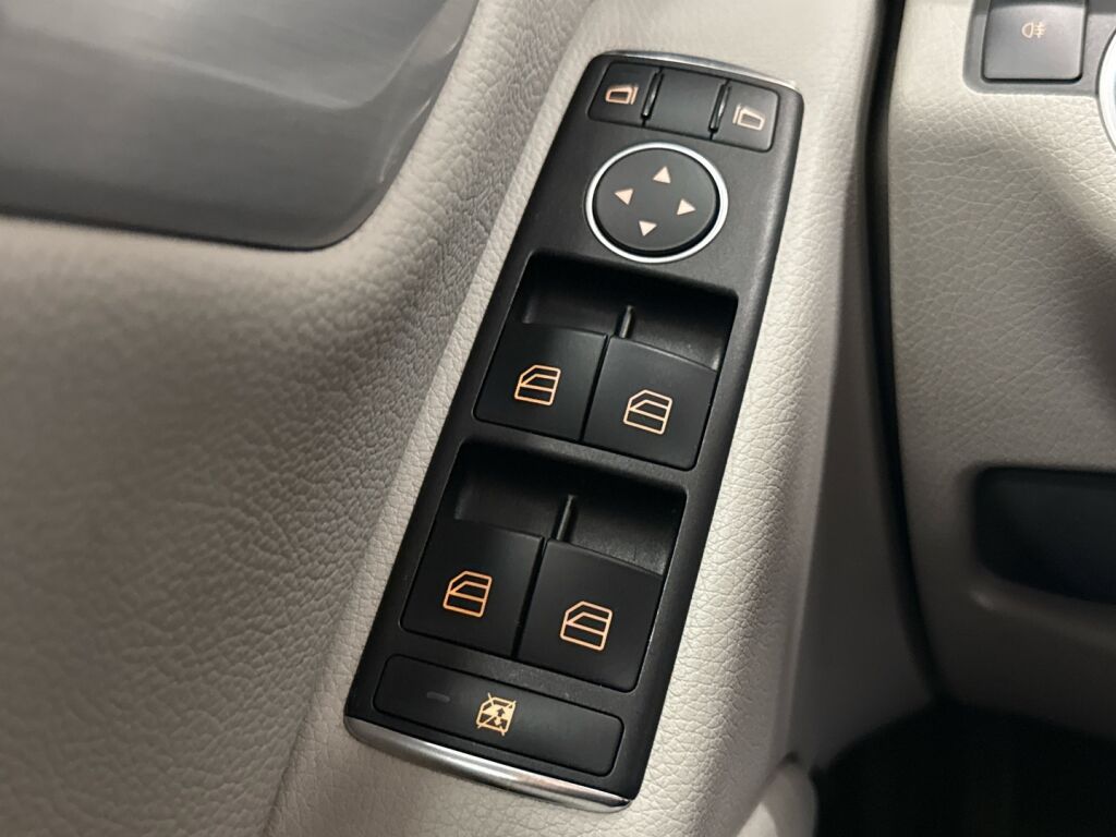 Mercedes-Benz C 2012 Valkoinen