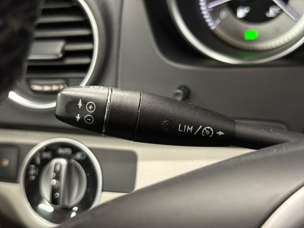 Mercedes-Benz C 2012 Valkoinen