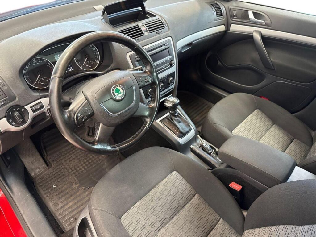 Skoda Octavia 2012 Punainen