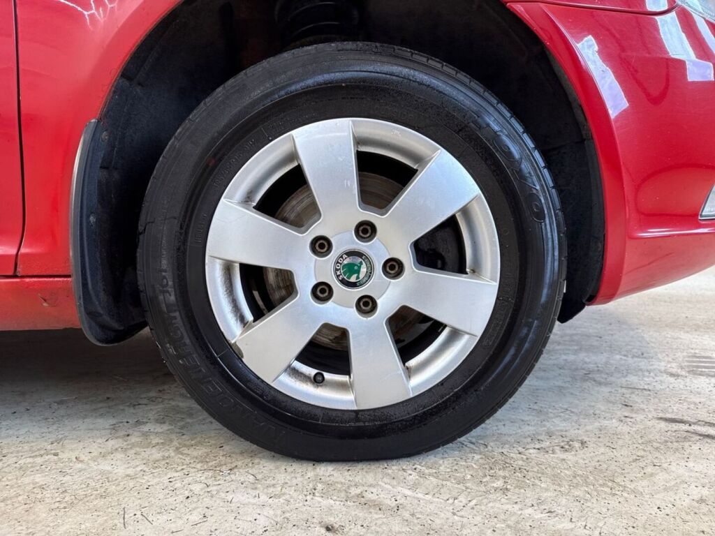 Skoda Octavia 2012 Punainen