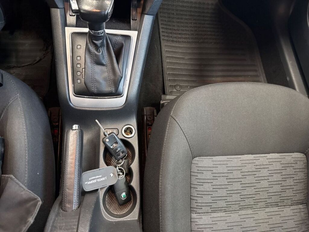 Skoda Octavia 2012 Punainen