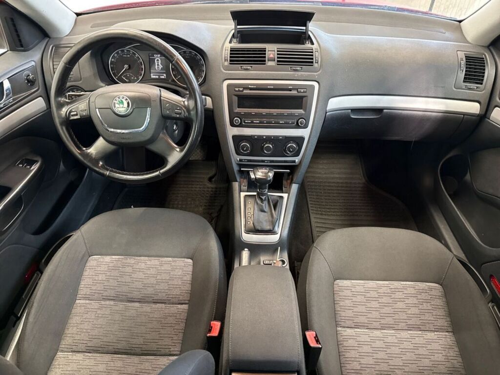 Skoda Octavia 2012 Punainen
