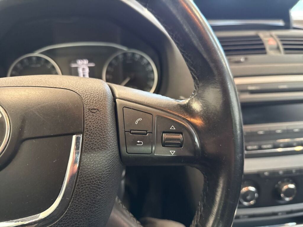 Skoda Octavia 2012 Punainen