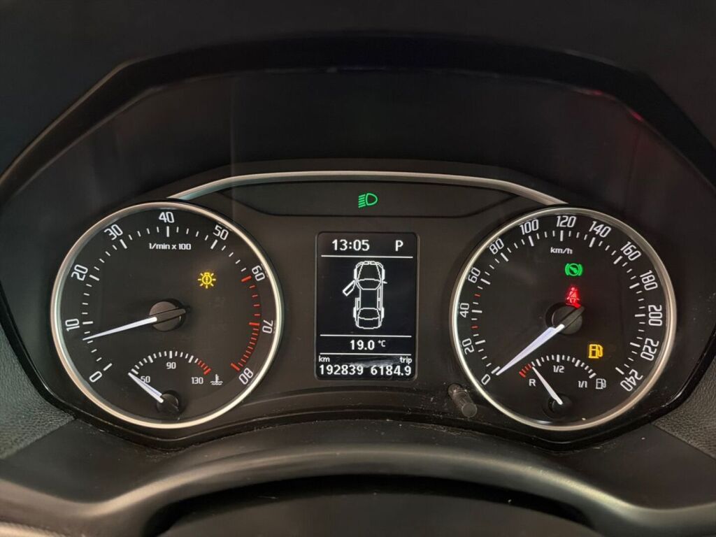Skoda Octavia 2012 Punainen