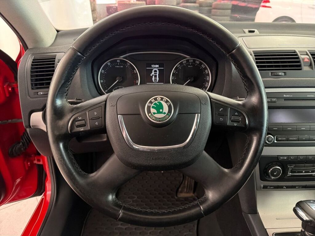 Skoda Octavia 2012 Punainen