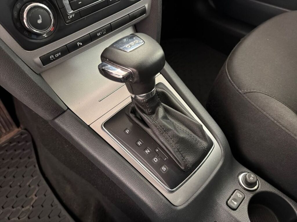 Skoda Octavia 2012 Punainen