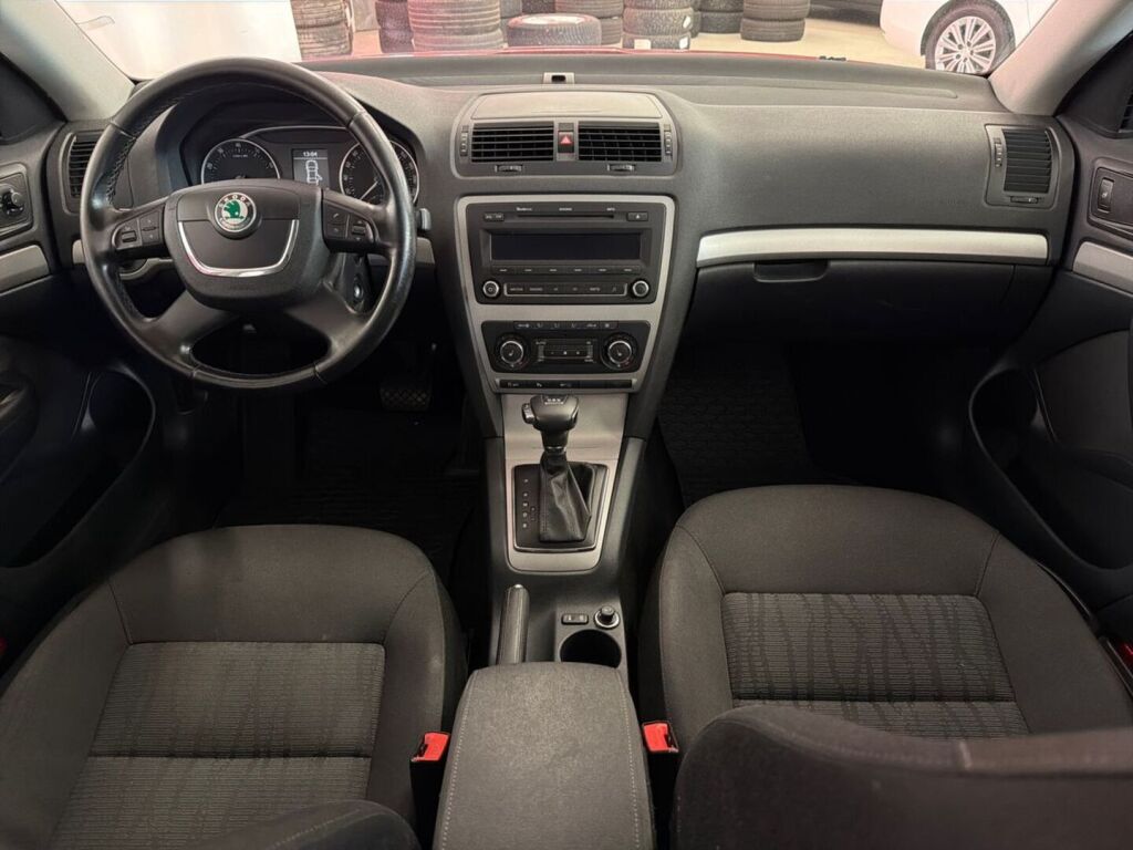 Skoda Octavia 2012 Punainen