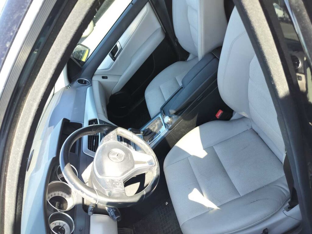 Mercedes-Benz C 2012 Musta