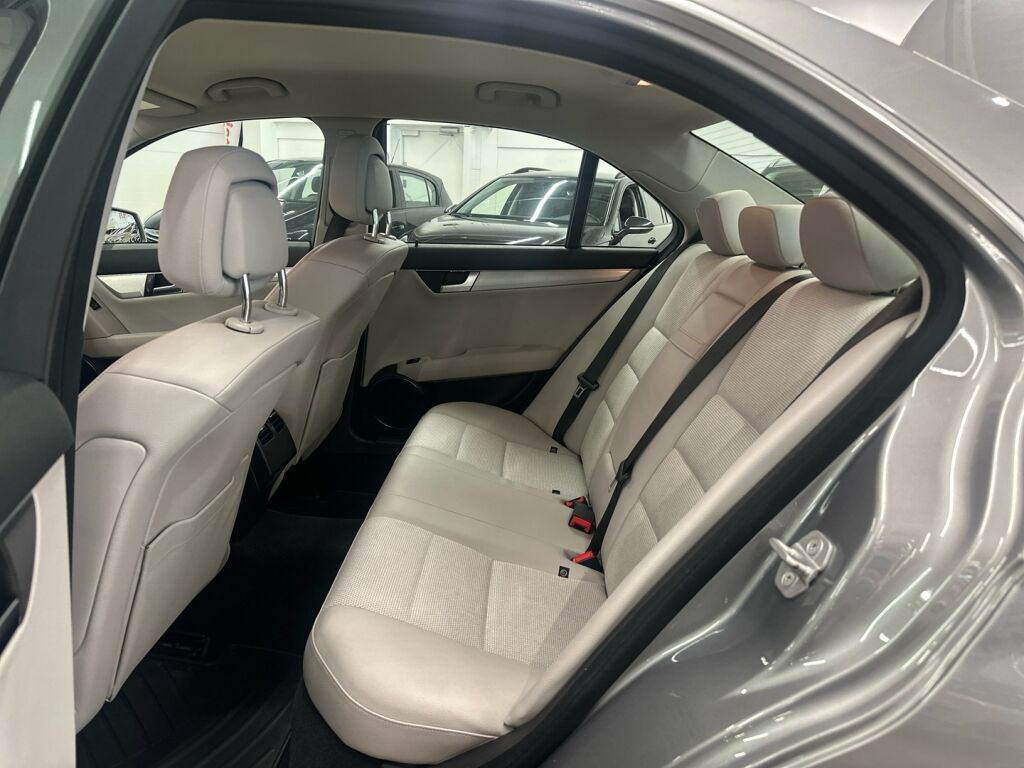 Mercedes-Benz C 2012 Harmaa