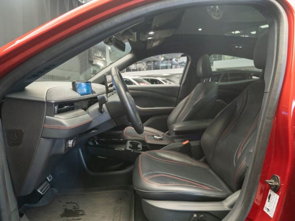 Ford Mustang Mach-E 2021 Punainen