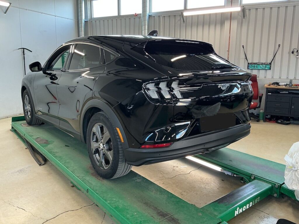 Ford Mustang Mach-E 2022 Musta