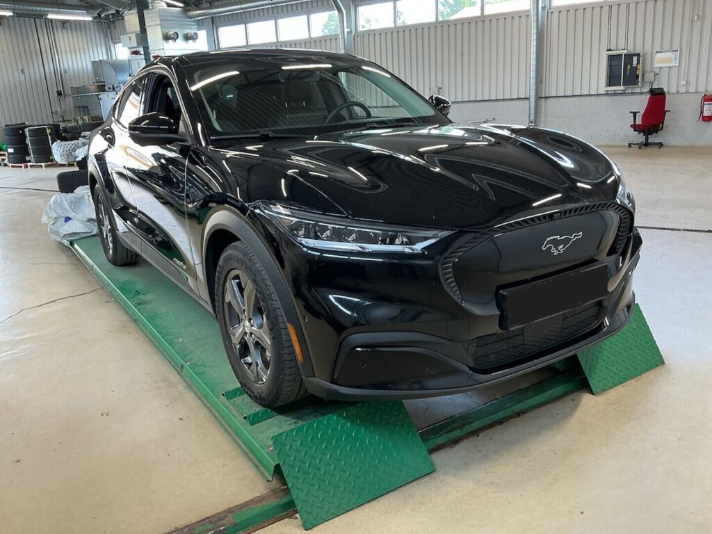Ford Mustang Mach-E 2022 Musta