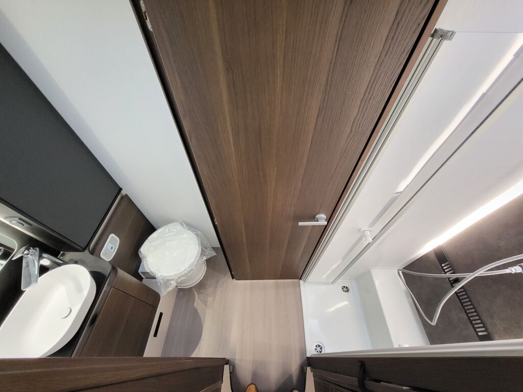 Adria CORAL SUPREME 670 DL 2025 Harmaa