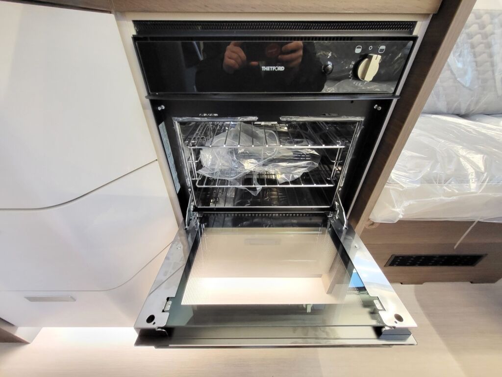 Adria CORAL SUPREME 670 DL 2025 Harmaa