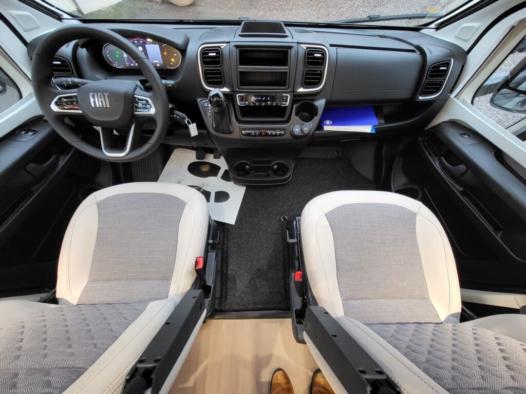 Adria CORAL SUPREME 670 DL 2025 Harmaa