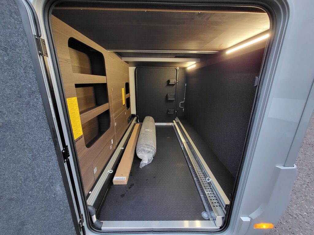 Adria CORAL SUPREME 670 DL 2025 Harmaa