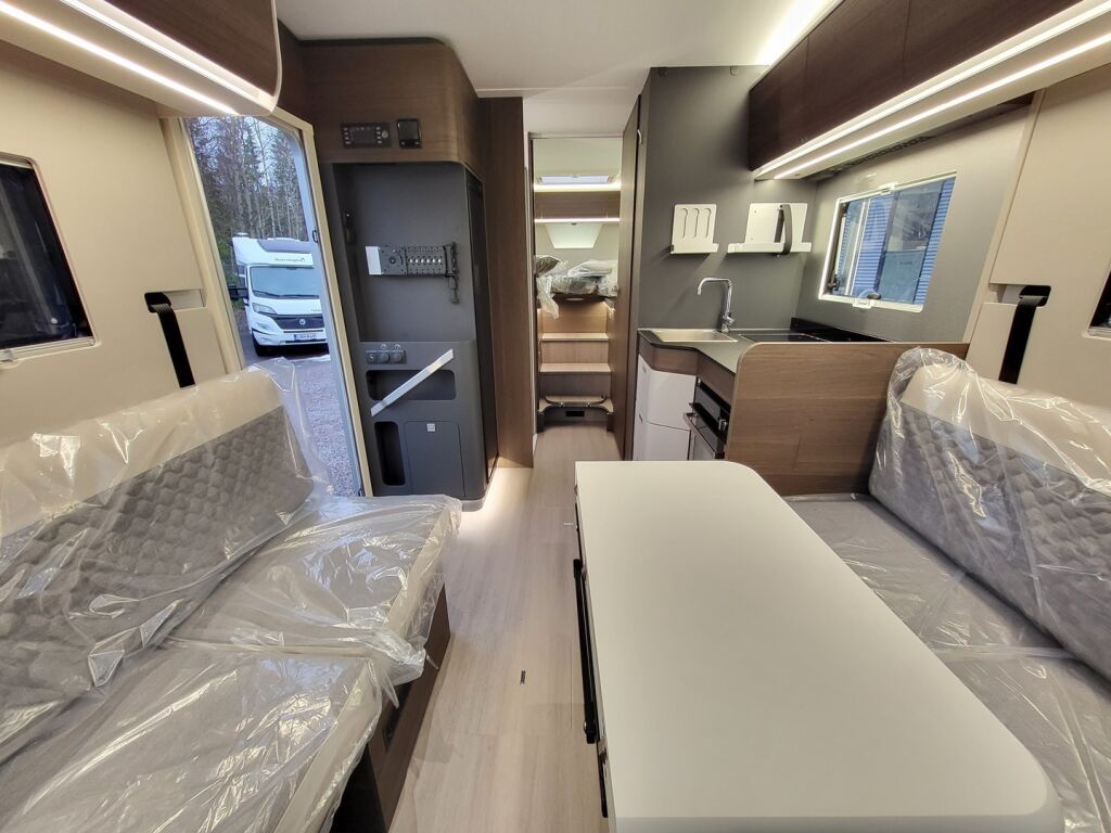 Adria CORAL SUPREME 670 DL 2025 Harmaa