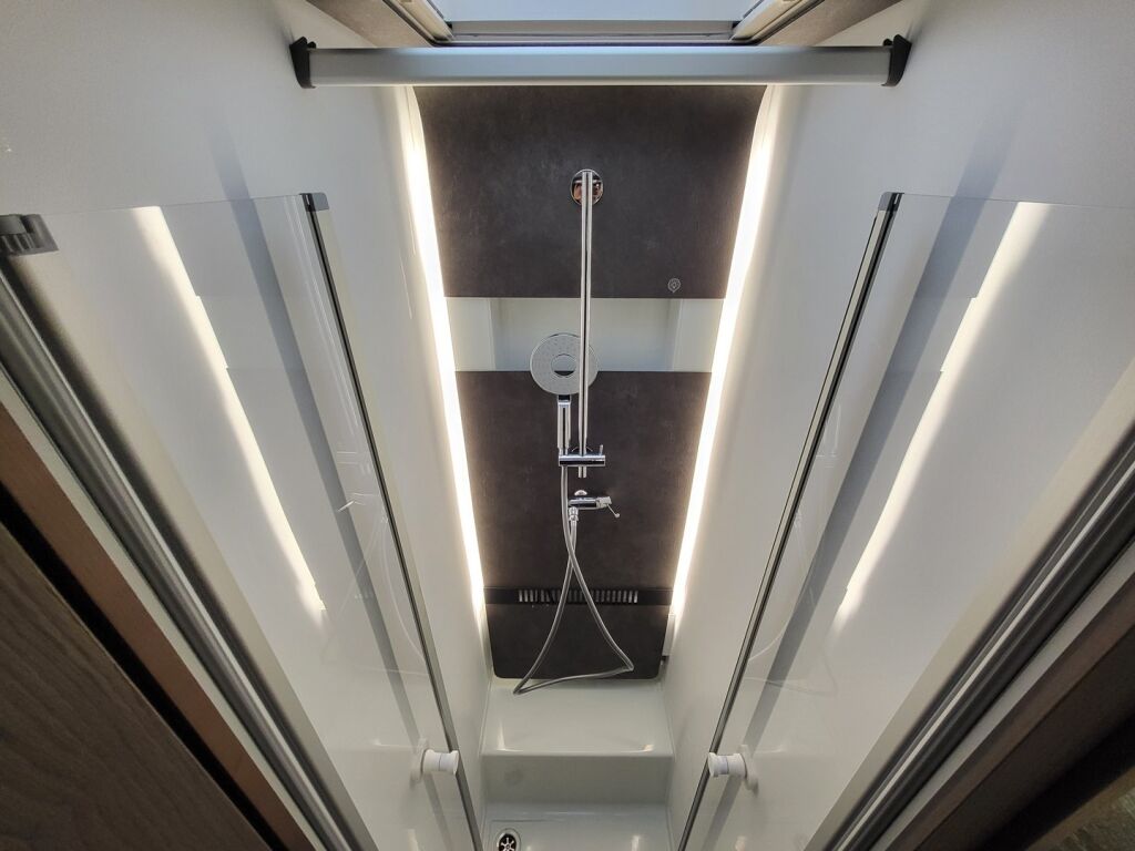 Adria CORAL SUPREME 670 DL 2025 Harmaa