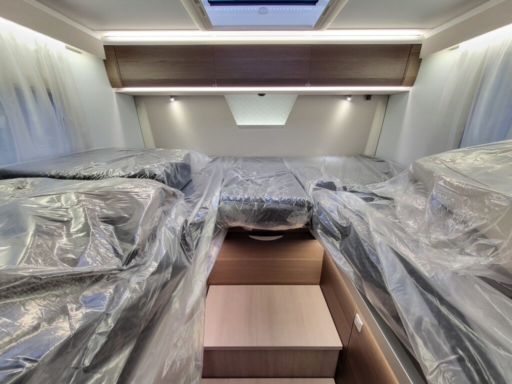 Adria CORAL SUPREME 670 DL 2025 Harmaa