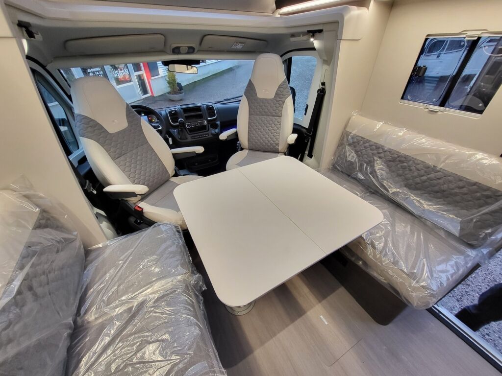 Adria CORAL SUPREME 670 DL 2025 Harmaa